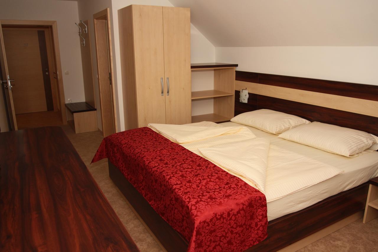 Guest House Hober Prevalje Kültér fotó