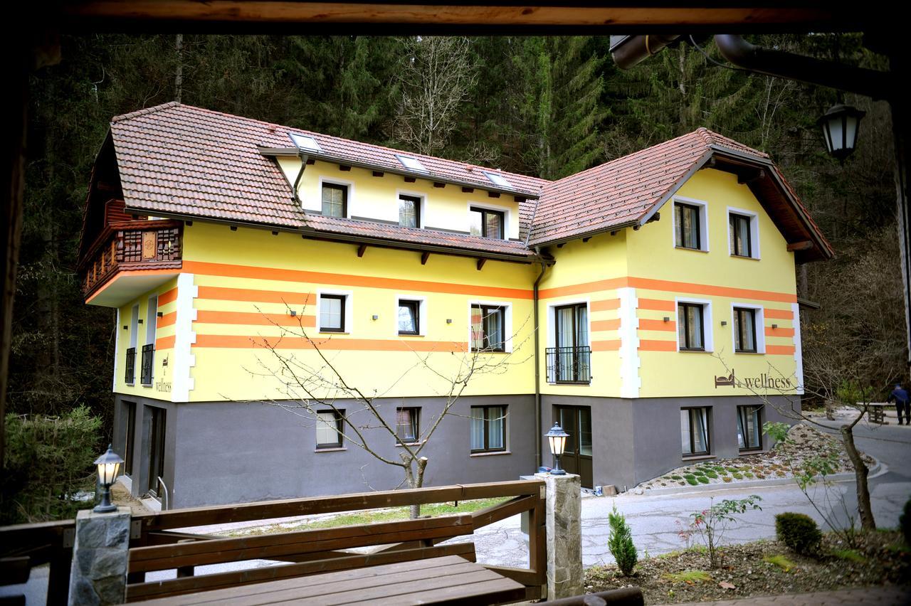Guest House Hober Prevalje Kültér fotó