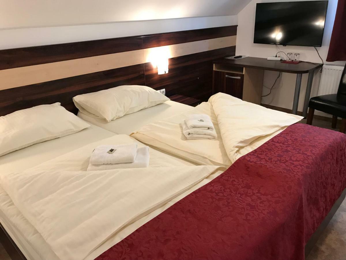 Guest House Hober Prevalje Kültér fotó