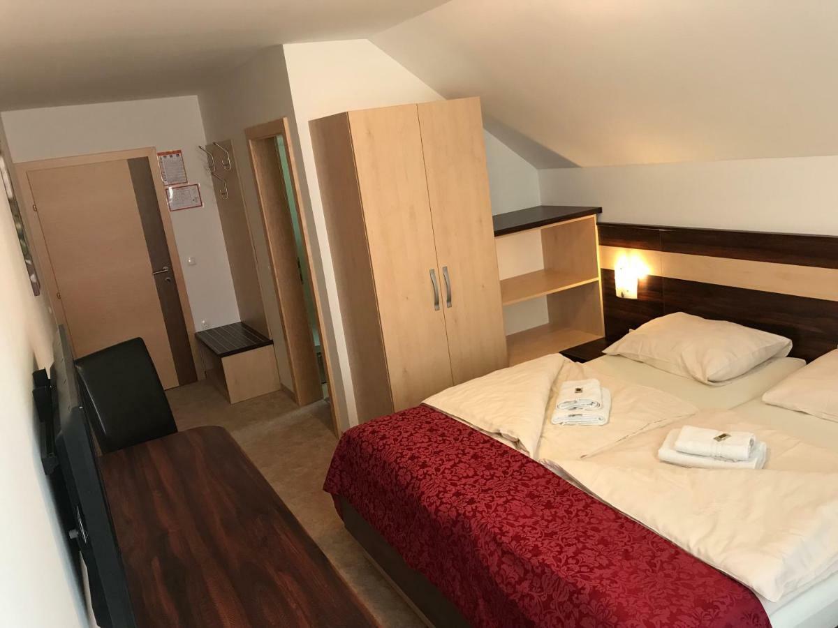 Guest House Hober Prevalje Kültér fotó