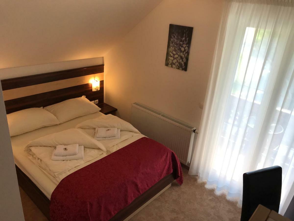 Guest House Hober Prevalje Kültér fotó