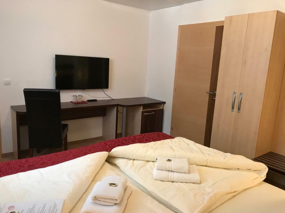 Guest House Hober Prevalje Kültér fotó